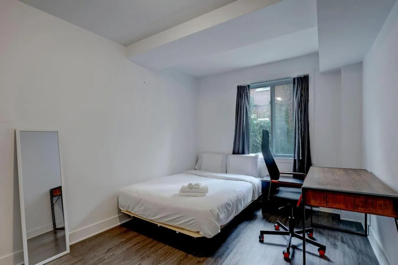Apartment Cozy And Spacious Condo Downtown Montreal