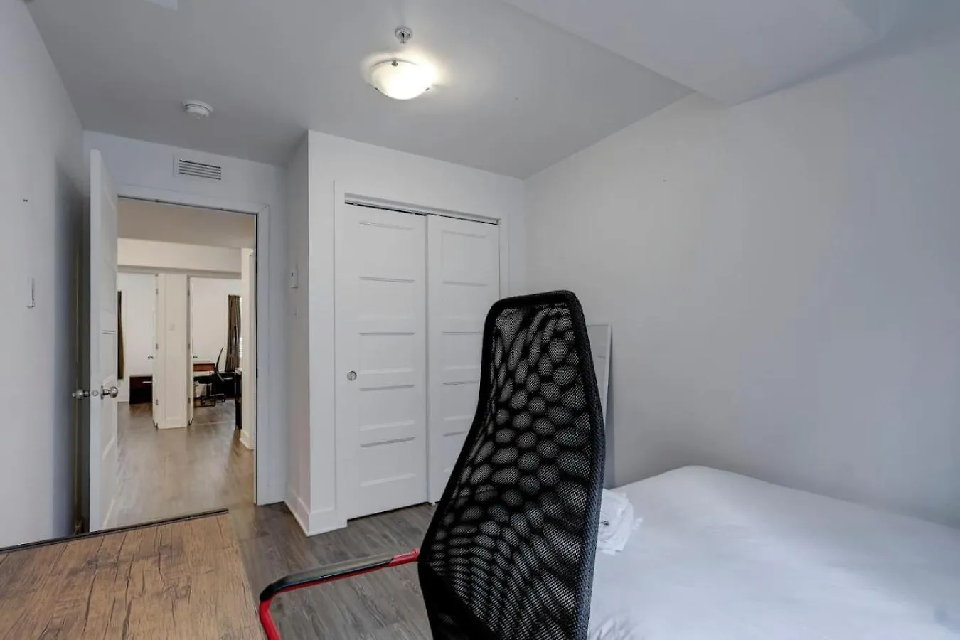 Cozy And Spacious Condo Downtown Montreal
