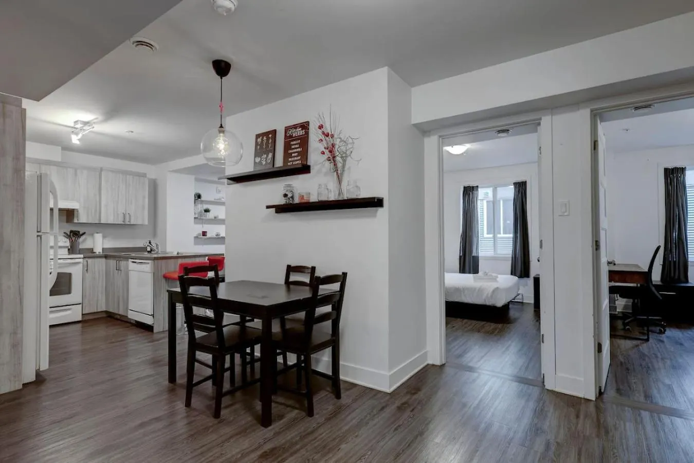 Cozy And Spacious Condo Downtown Montreal Canada